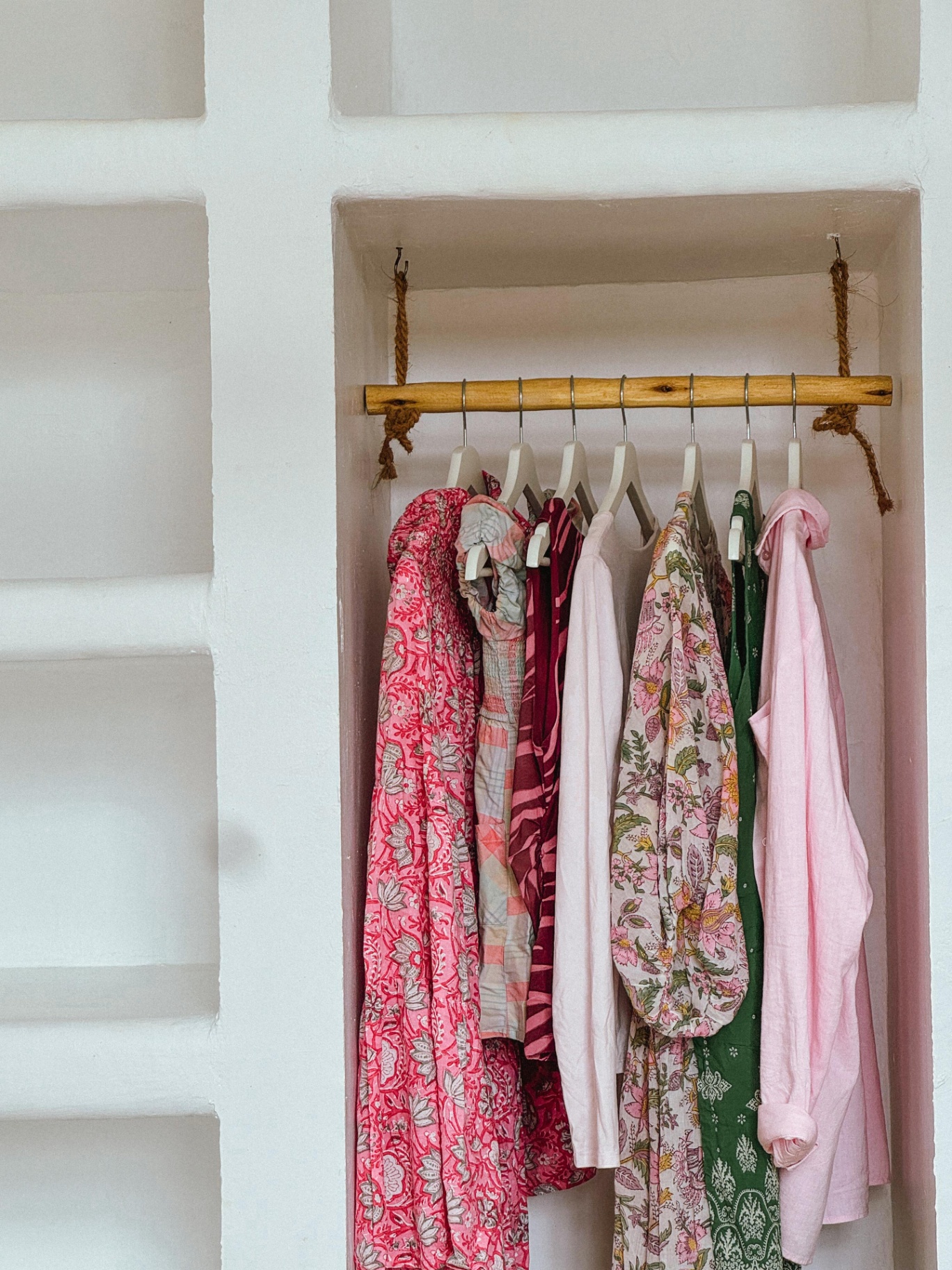Open closet nook
